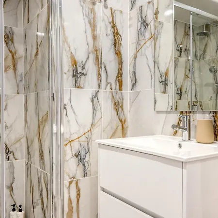 Bse15 2e, A In Madeira דירה פונשל